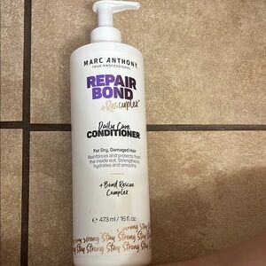 Marc Anthony White Moisturizer & Body Oil